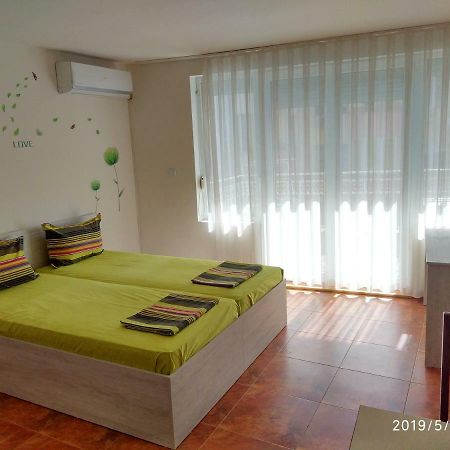 Ferienwohnung Downtown Studio Warna Exterior foto
