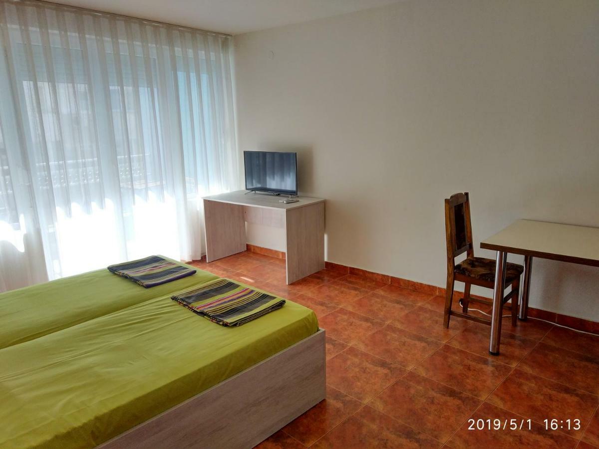 Ferienwohnung Downtown Studio Warna Exterior foto