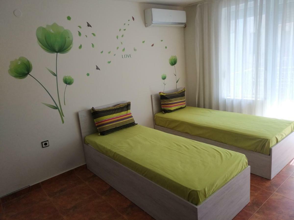 Ferienwohnung Downtown Studio Warna Exterior foto