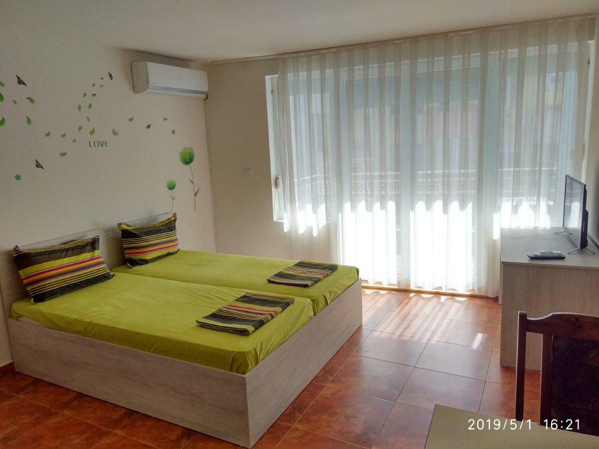 Ferienwohnung Downtown Studio Warna Exterior foto